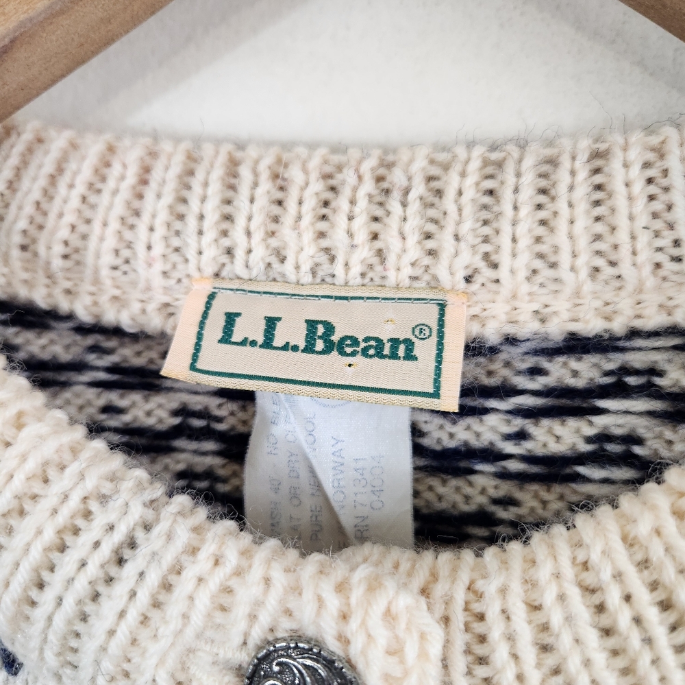 L.L. Bean Ivory, Navy & Red Elk Motif Wool Cardigan - Picture 8 of 11